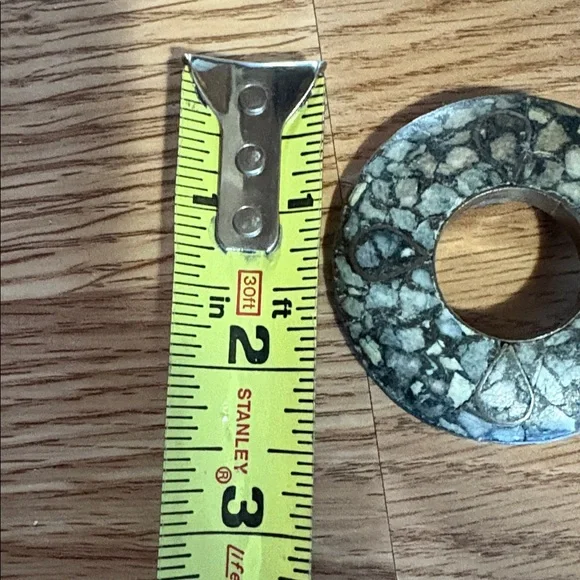 VINTAGE GENUINE INLAY AGATE BRASS BACKING MADE IN INDIA DONUT SHAPED 2.3" BROOCH - Picture 4 of 9